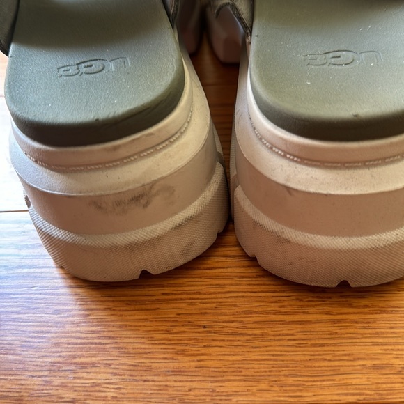 Ugg sandals gently worn women’s size 6.5 - Picture 4 of 8